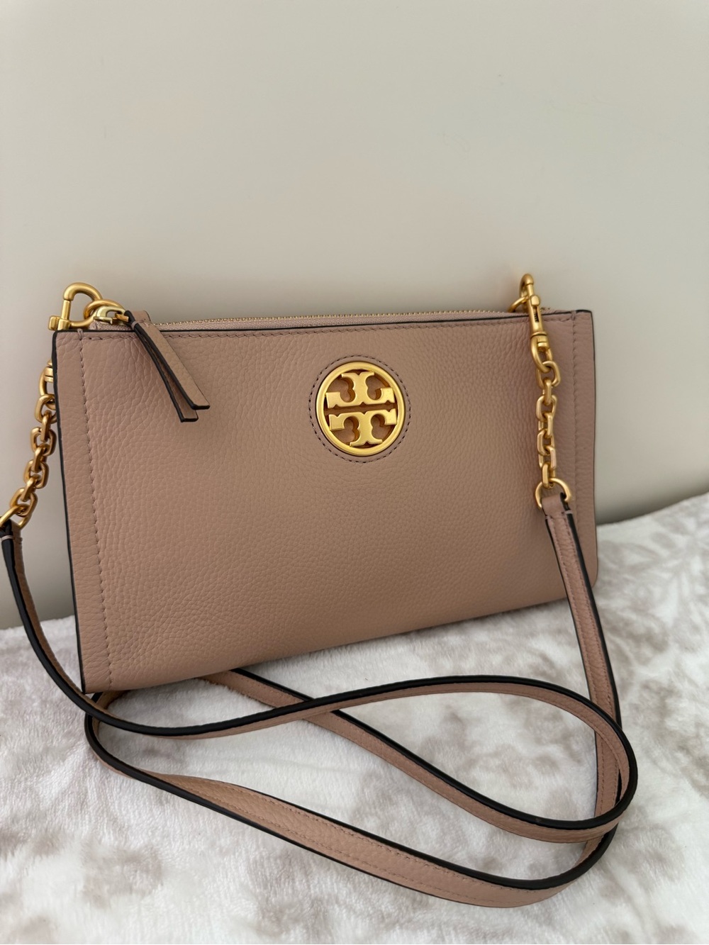 “Like new” Tory Burch Leather Carson Pebbled Leather Crossbody Bag